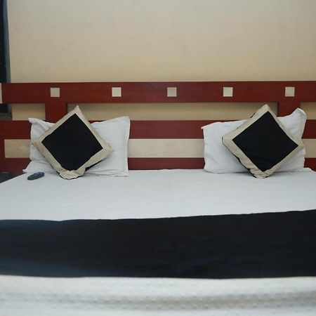 Hotel Nirmal Palace Kanpur Exterior foto
