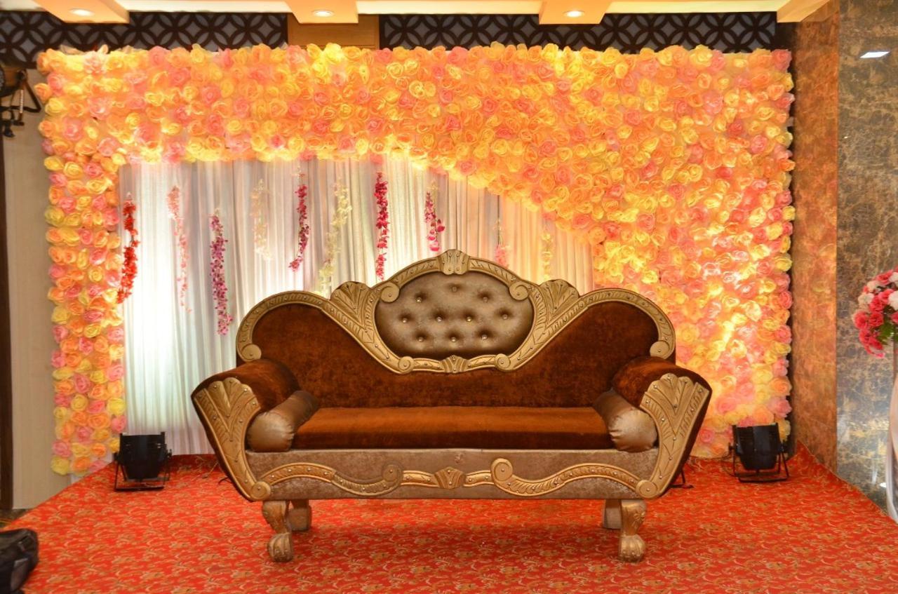 Hotel Nirmal Palace Kanpur Exterior foto