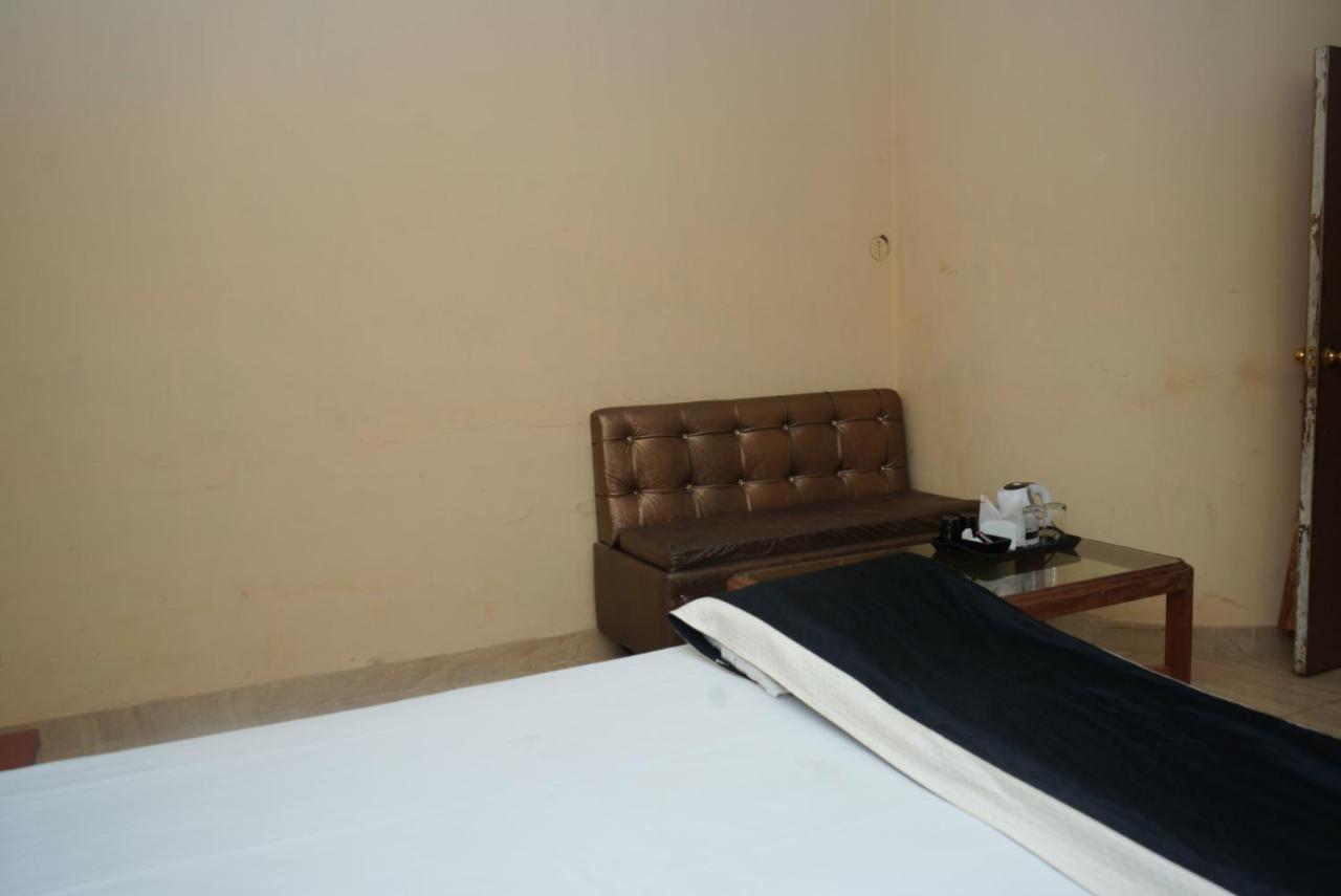 Hotel Nirmal Palace Kanpur Exterior foto